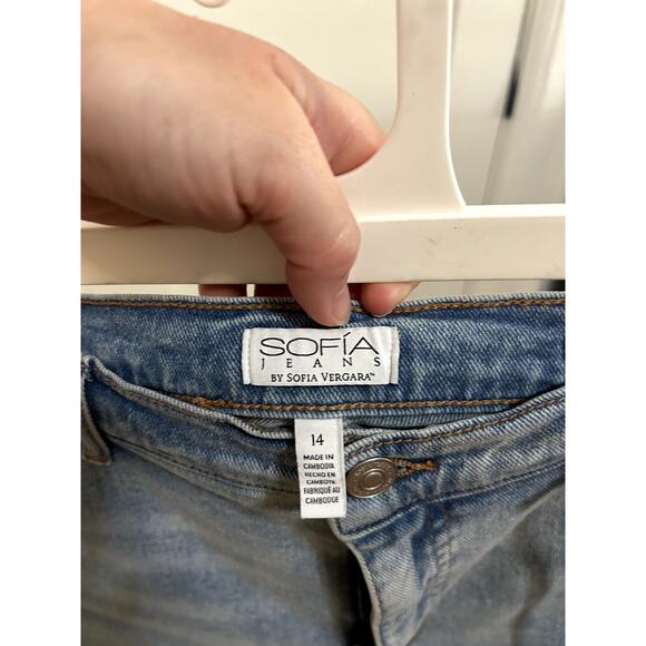 NWT Chi Mid Rise Short Distressed 3 inch Inseam Faded Denim - Picture 3 of 4